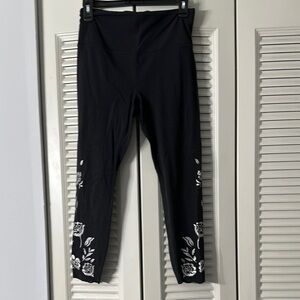Black Athleta Leggings with White Floral Design (5)